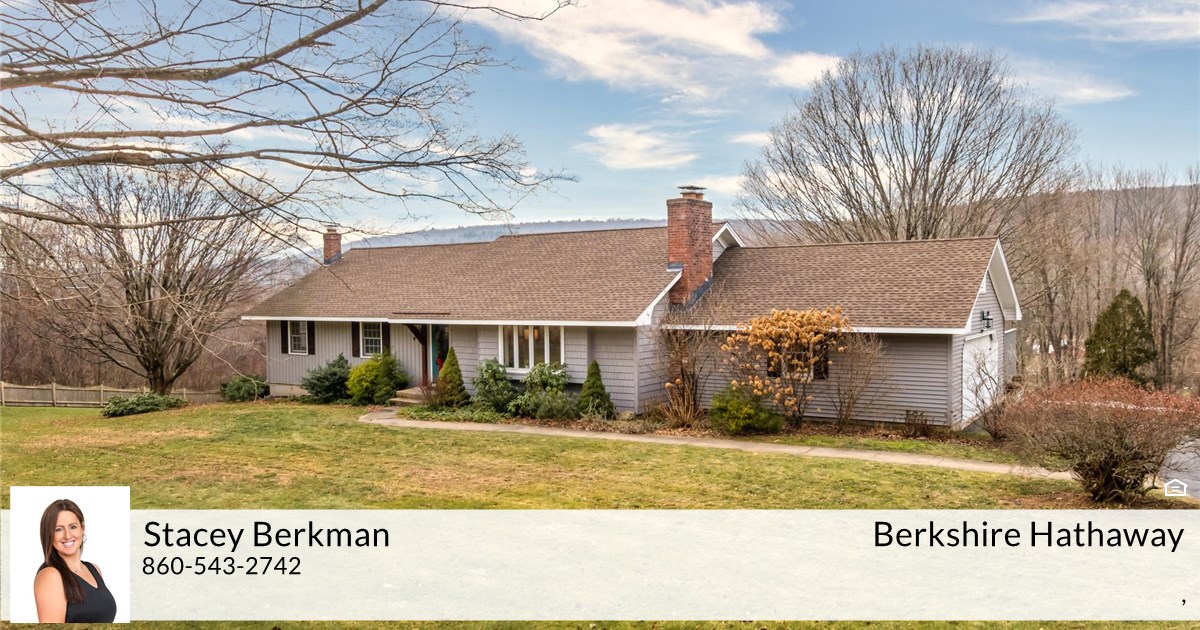 47 Day St, Granby, CT 06035