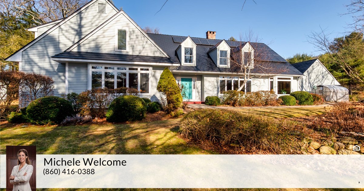 58 Woodford Hills Dr, Avon, CT 06001